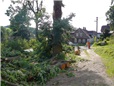 postupne-kaceni-u-domu-nad-nn-rozlomena-lipa-po-vychrici-015.jpg
