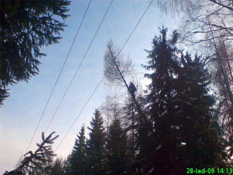 nakloneny-modrin-nad-vedenim-vysokeho-napeti-003.jpg