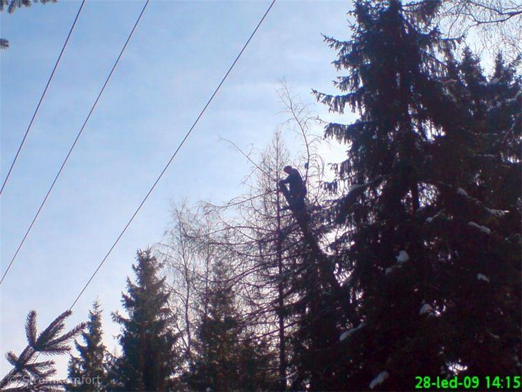 nakloneny-modrin-nad-vedenim-vysokeho-napeti-004.jpg